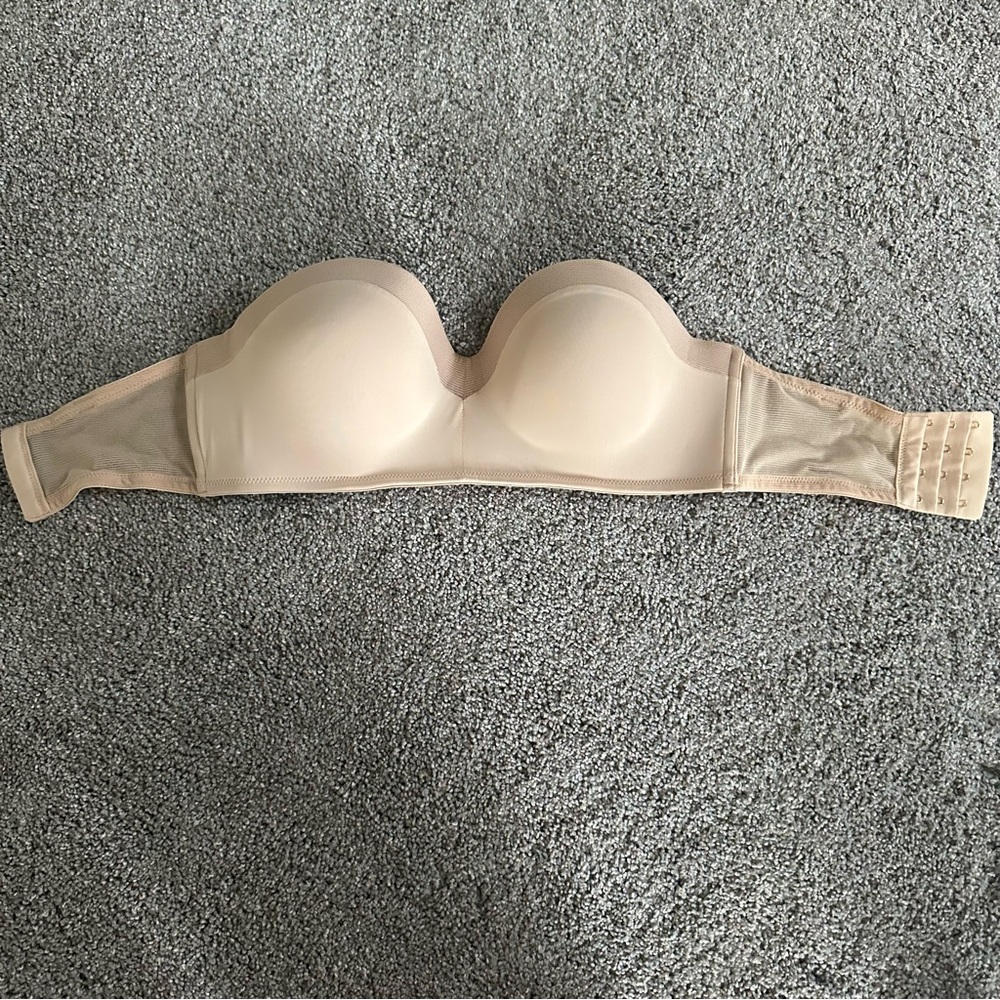 Lively Tan Strapless Bra with Seamless Finish